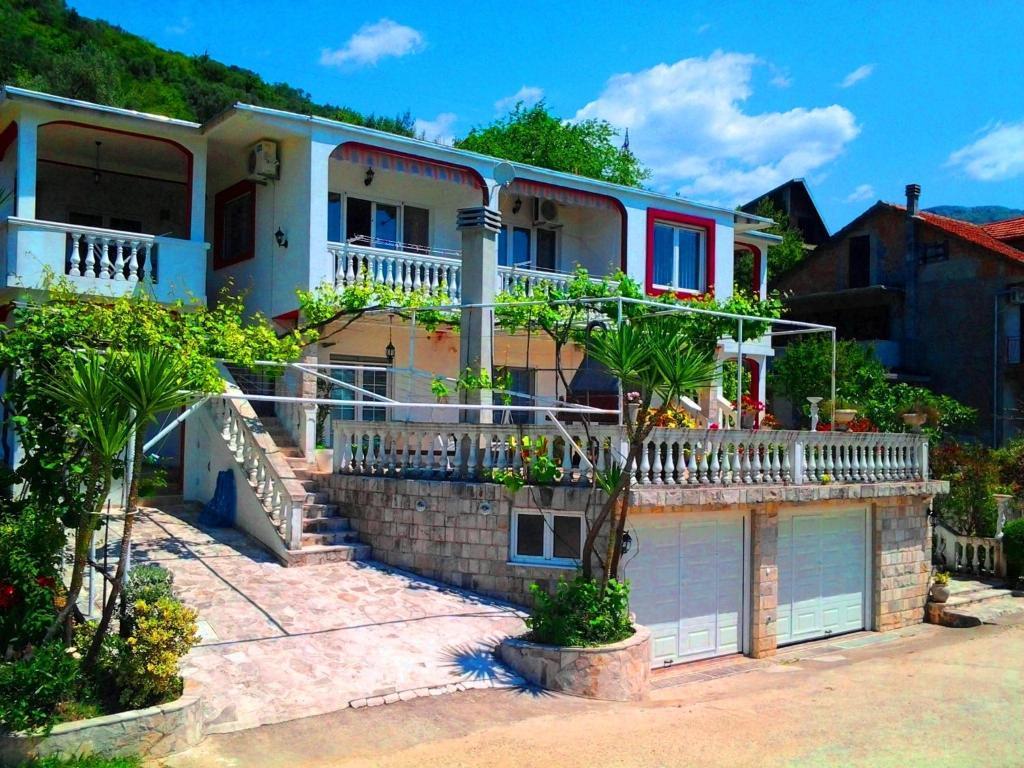 Villa Lastva Apartments ティヴァト エクステリア 写真