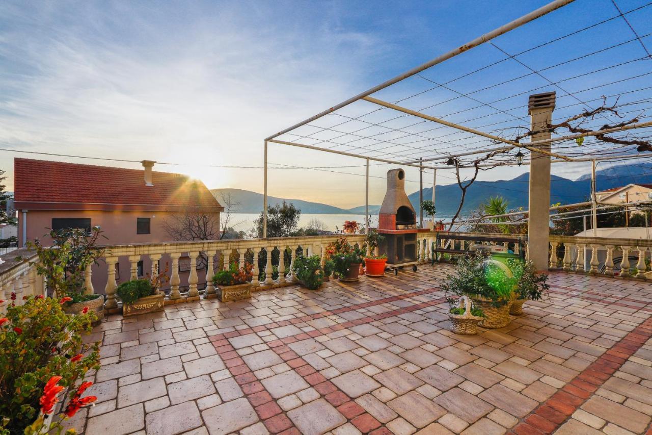 Villa Lastva Apartments ティヴァト エクステリア 写真